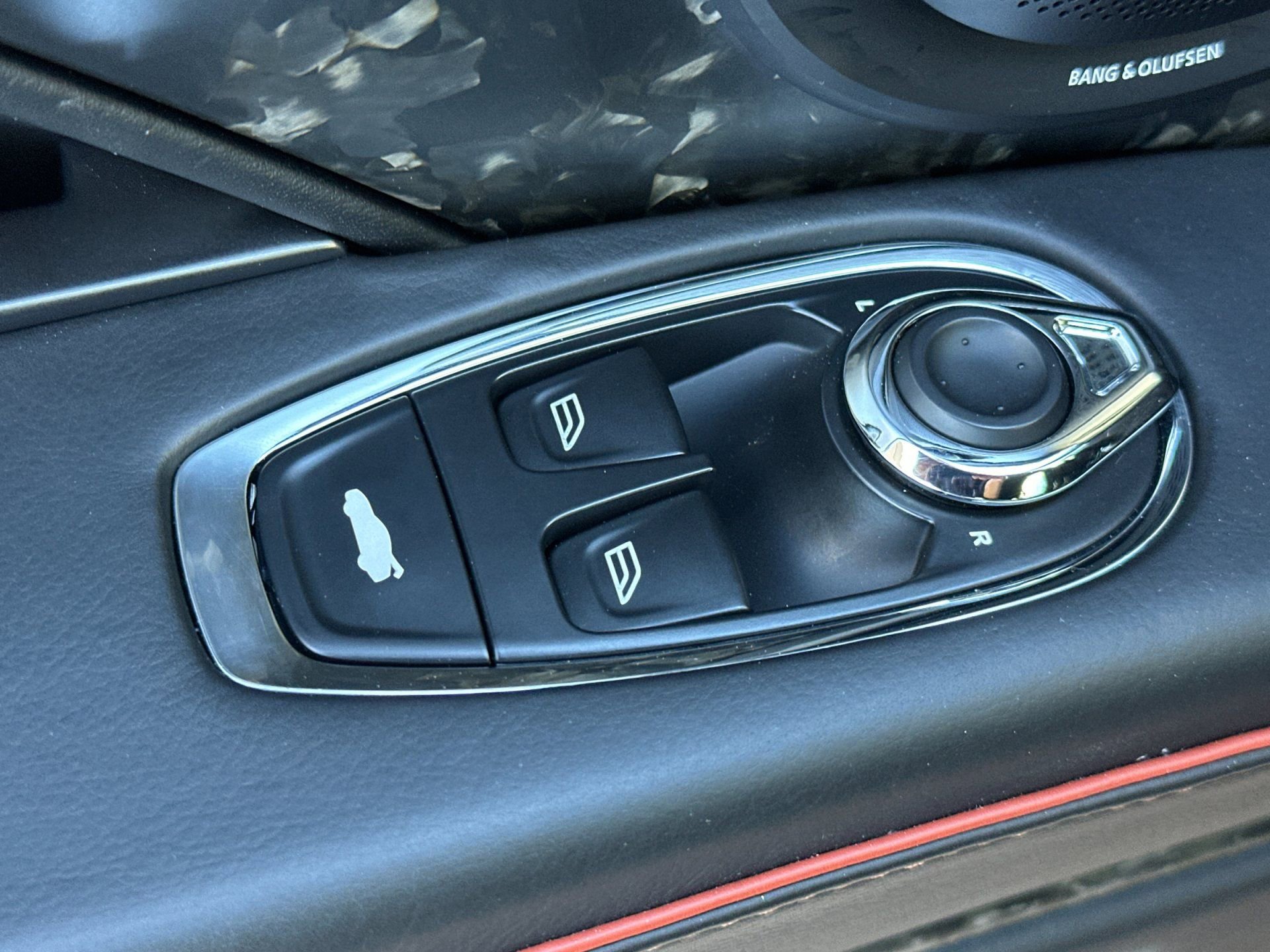 Used 2019 Aston Martin DBS Superleggera image 14