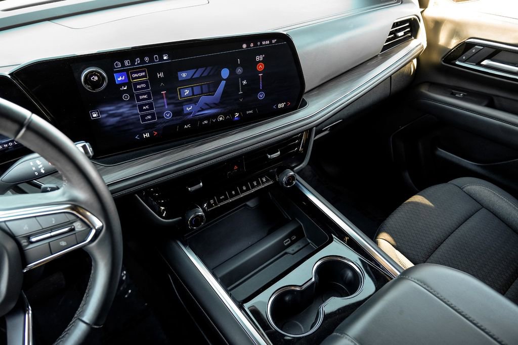 Used 2025 Chevrolet Suburban LS image 21