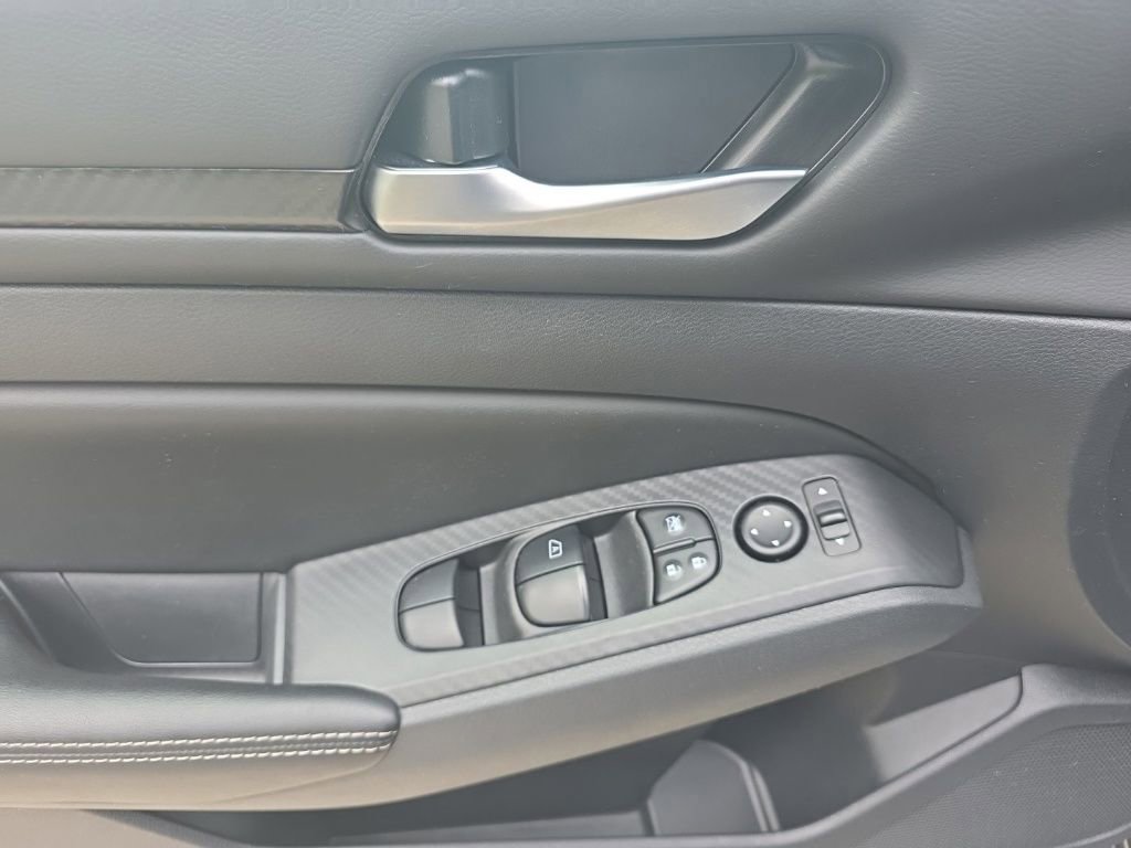 Used 2025 Nissan Altima 2.5 SV image 19