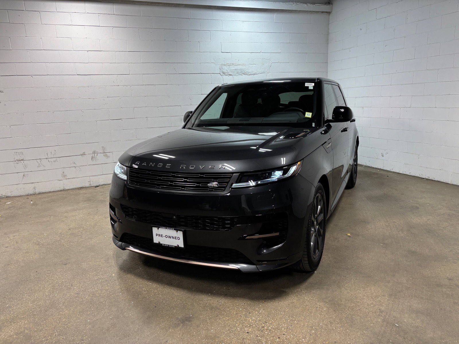 Used 2024 Land Rover Range Rover Sport Dynamic SE AWD/4WD image 2