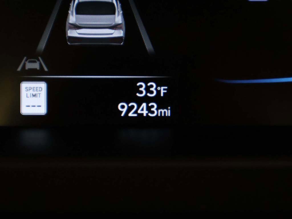 Certified 2025 Hyundai Elantra Sport image 34