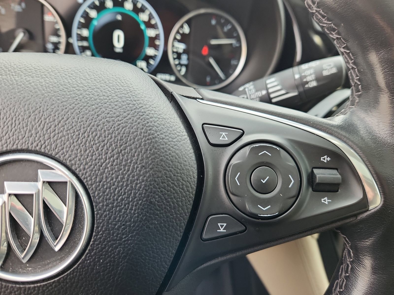 Used 2019 Buick Envision Premium w/ Driver Confidence Package image 20