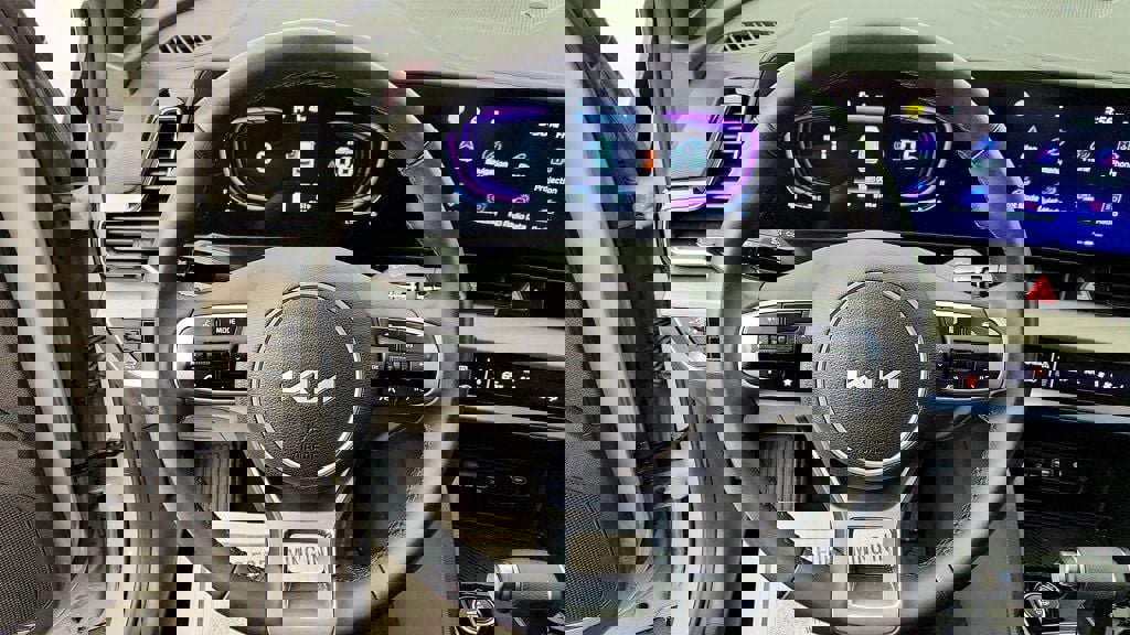 Used 2025 Kia Sportage X-Line w/ Premium Package image 14