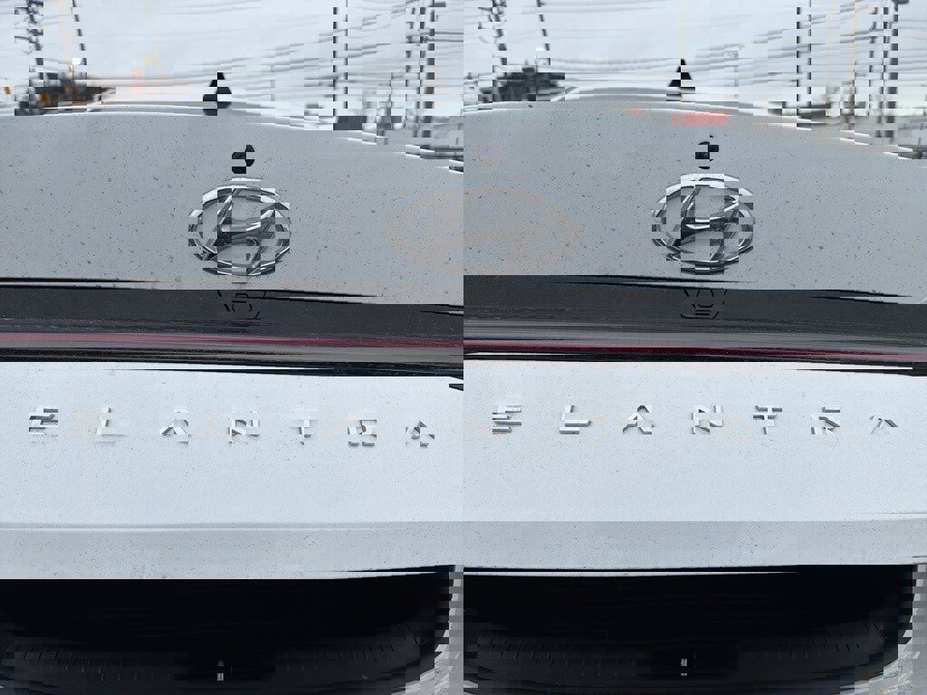 Certified 2022 Hyundai Elantra Limited image 10