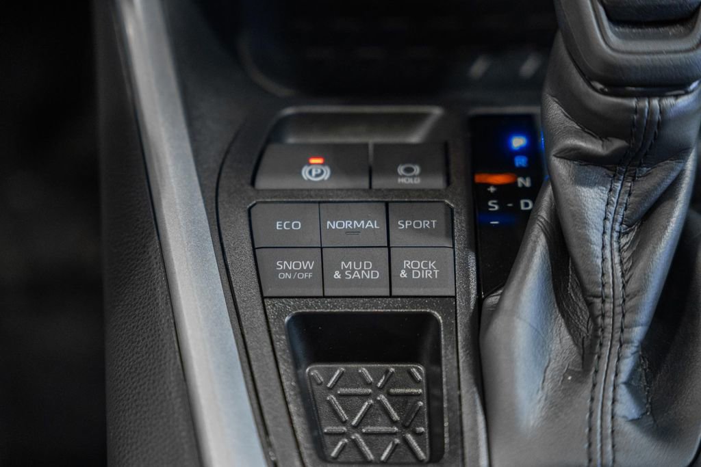 Used 2025 Toyota RAV4 LE image 23