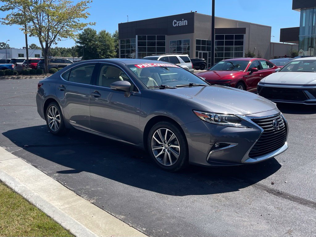 Used 2016 Lexus ES 300h w/ Luxury Package w/Wood Trim FWD image 2