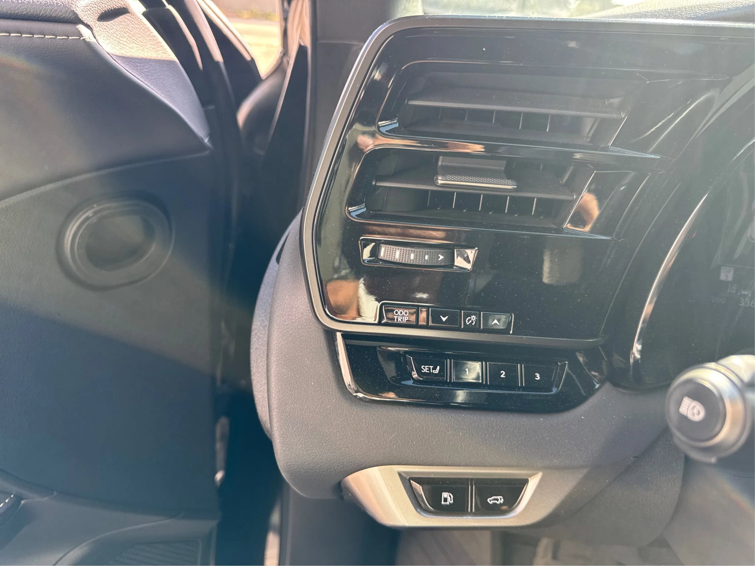 Used 2023 Lexus RX 350h image 16