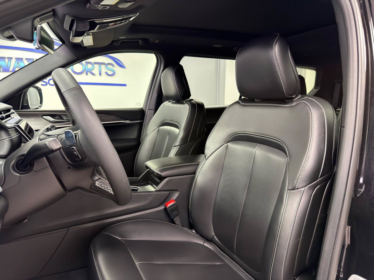 Used 2025 Jeep Grand Cherokee L Limited w/ Black Appearance Package AWD/4WD image 11