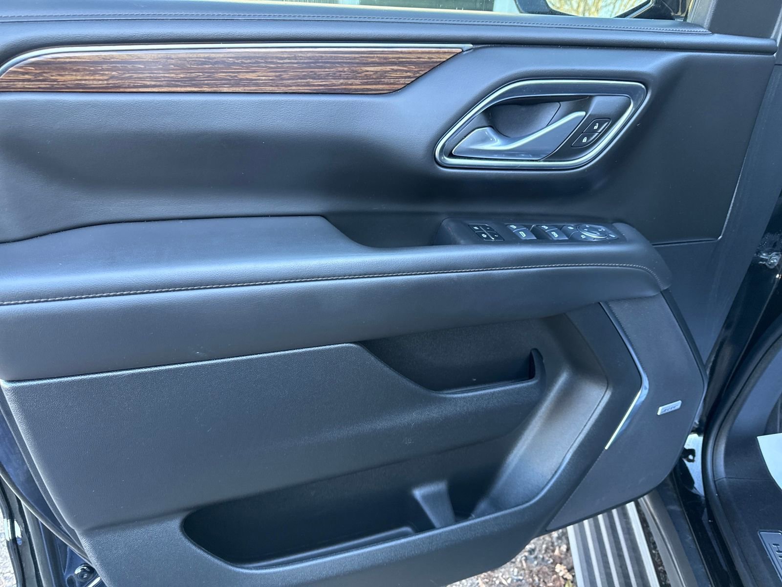 Used 2024 Chevrolet Suburban High Country image 10