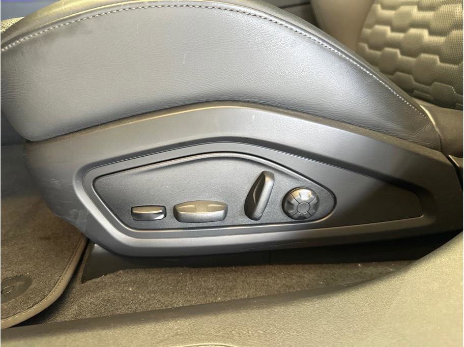 Used 2022 Audi e-tron GT Prestige w/ Prestige Package image 29