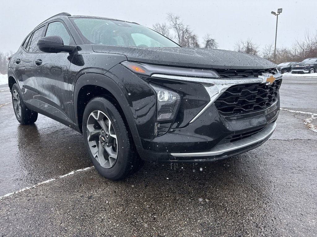 Certified 2024 Chevrolet Trax LT image 1