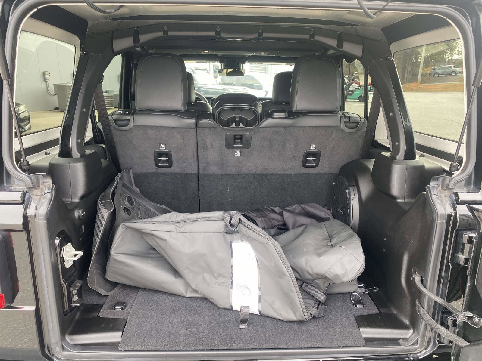 Used 2024 Jeep Wrangler Unlimited Sahara w/ Technology Group image 10