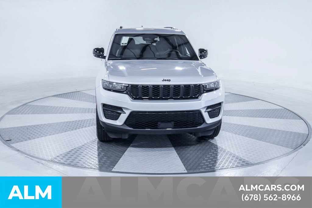 Used 2025 Jeep Grand Cherokee Altitude AWD/4WD image 15