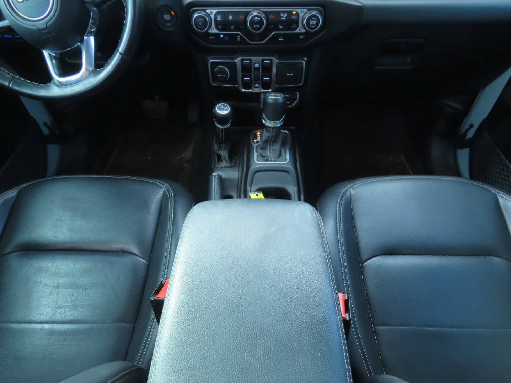 Used 2023 Jeep Wrangler Unlimited Sahara w/ Cold Weather Group AWD/4WD image 9