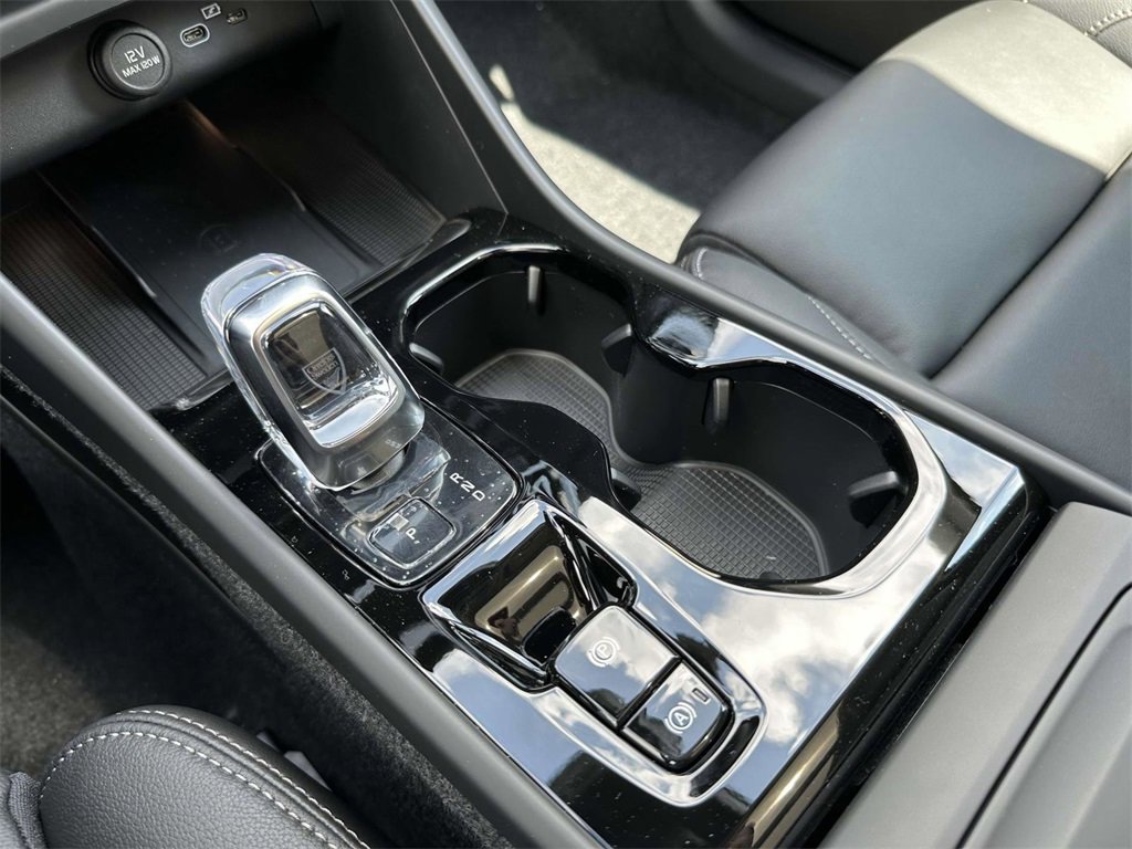 New 2026 Volvo XC40 B5 Plus w/ Protection Package Premier image 6
