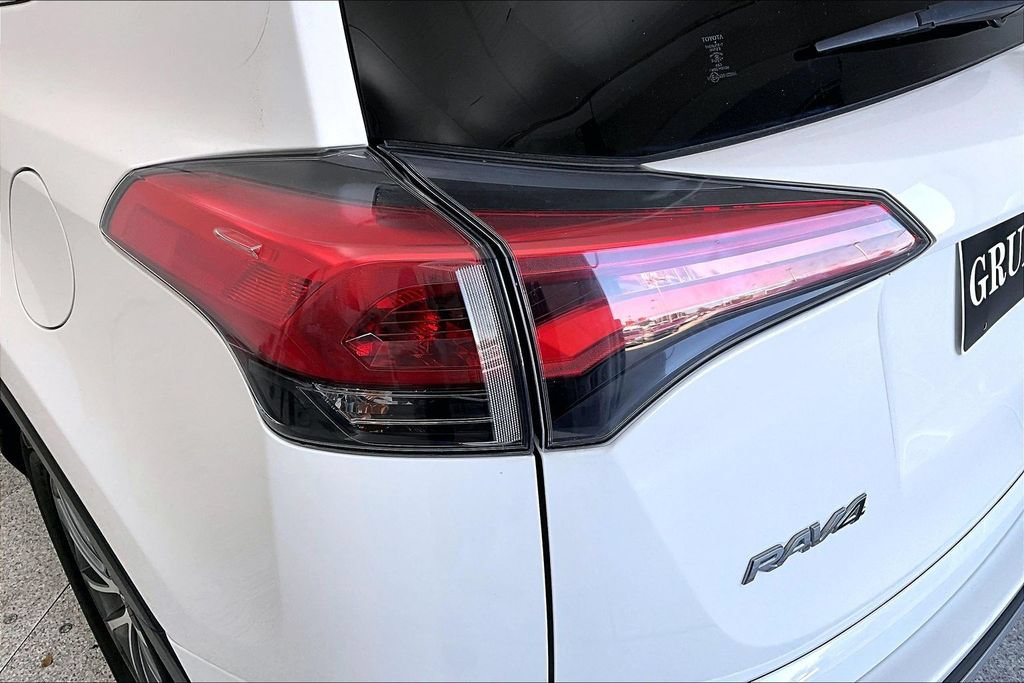 Used 2017 Toyota RAV4 XLE AWD/4WD image 40