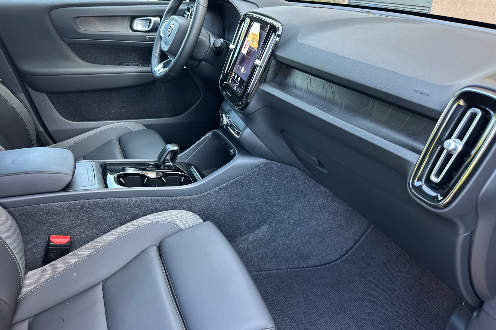 Certified 2023 Volvo C40 Recharge Core AWD/4WD image 18