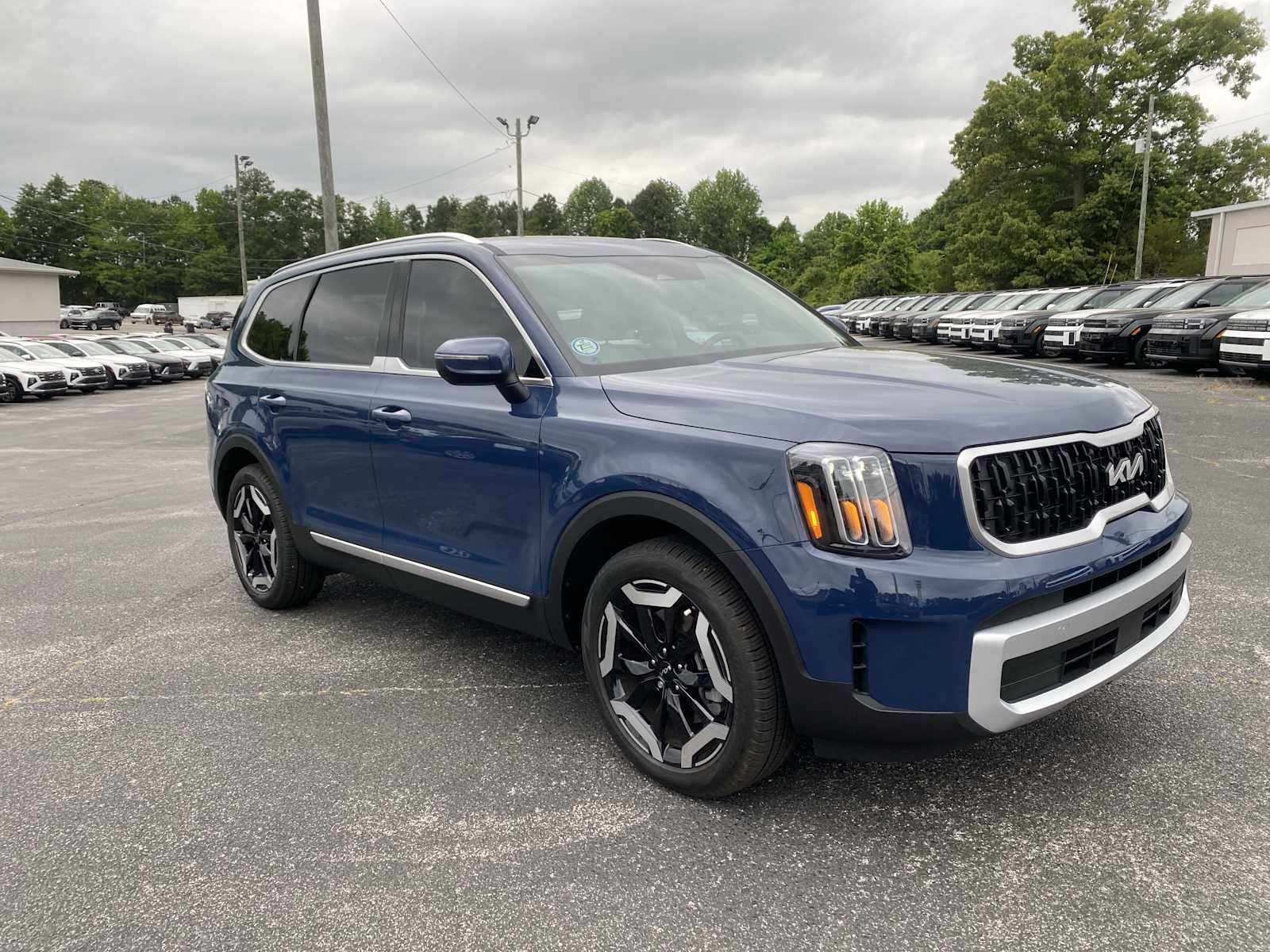 Used 2025 Kia Telluride EX w/ EX Captain's Chair Package FWD image 8