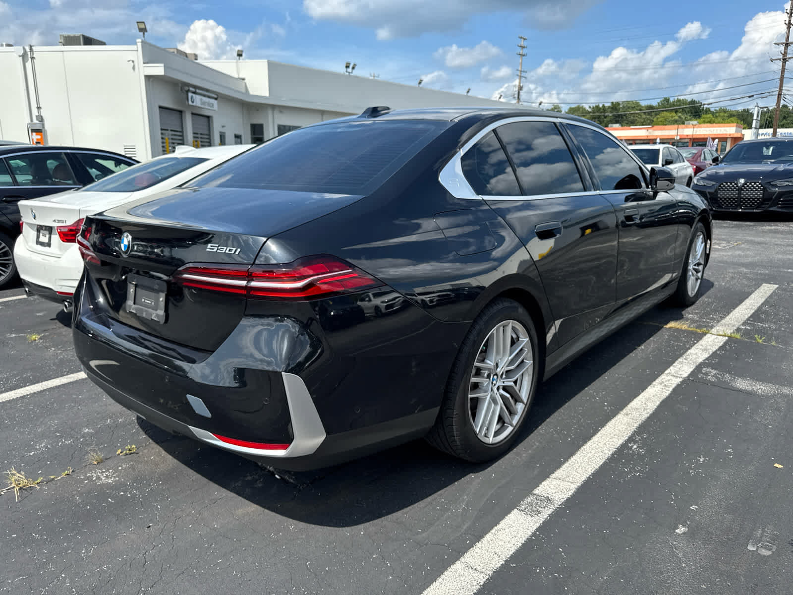 Used 2024 BMW 530i xDrive w/ Premium Package AWD/4WD image 7