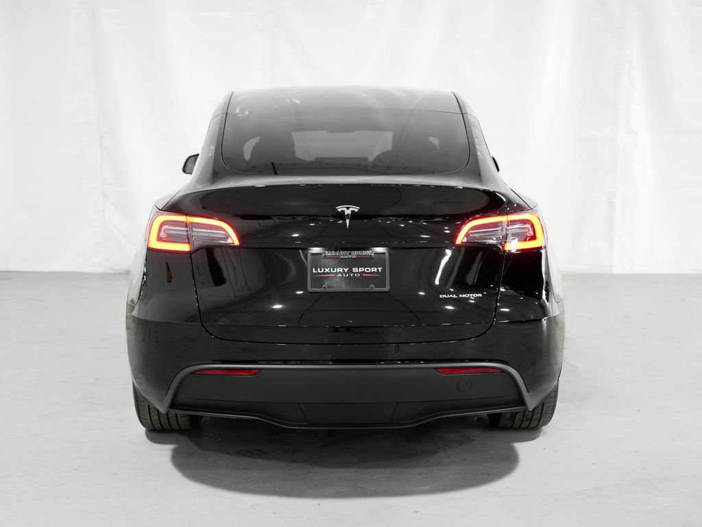 Used 2024 Tesla Model Y Long Range AWD/4WD image 4