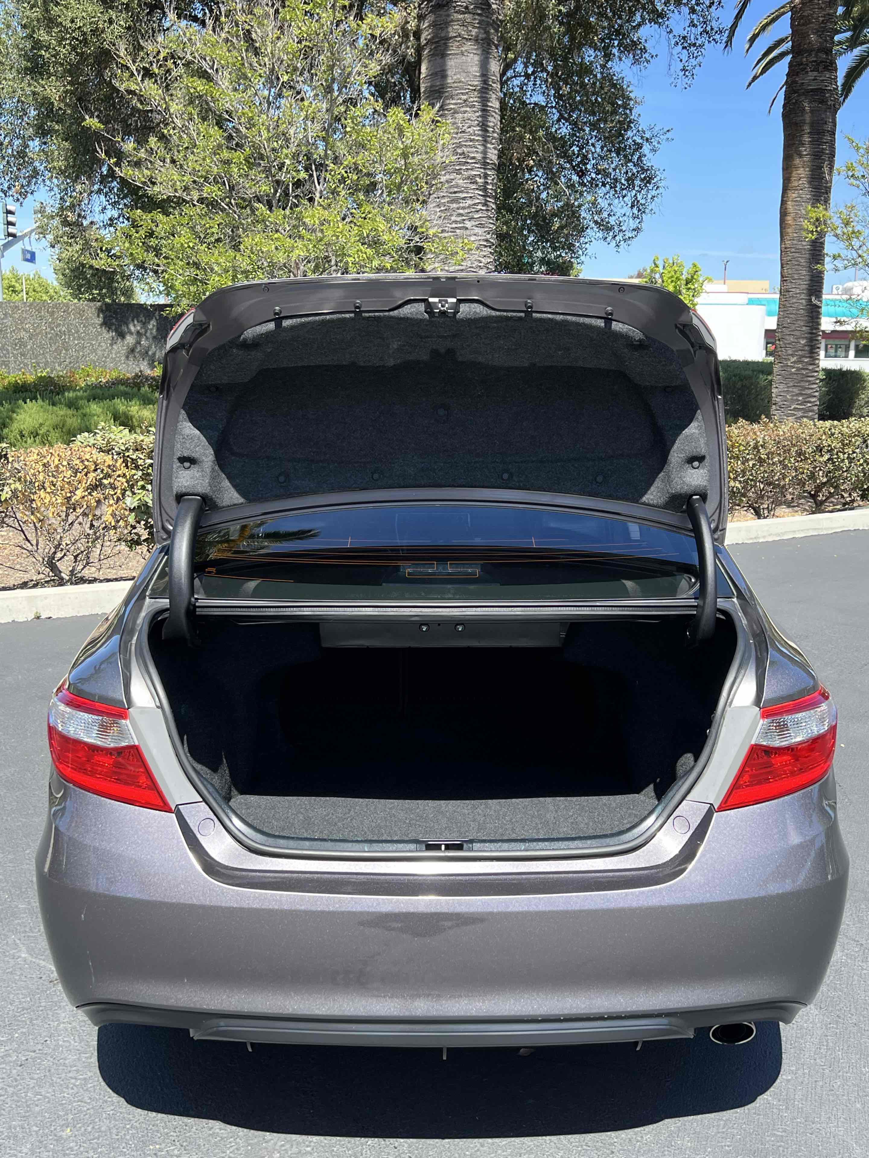 Used 2017 Toyota Camry SE w/ Moonroof Package FWD image 70