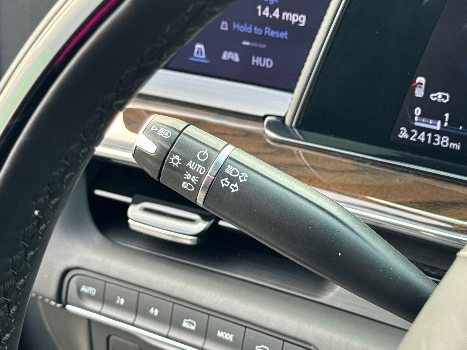 Used 2024 Cadillac Escalade ESV Sport Platinum image 9