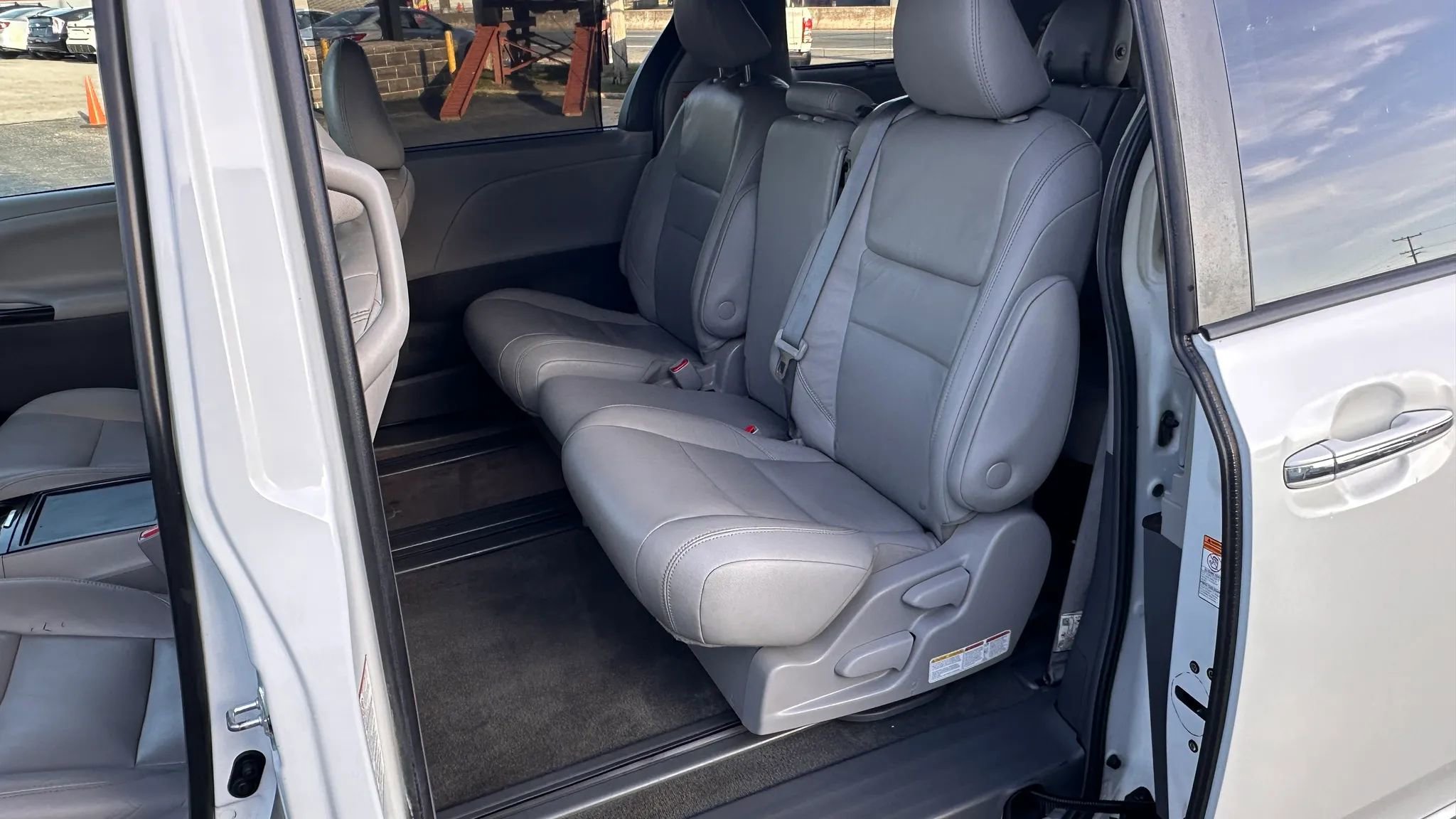 Used 2019 Toyota Sienna XLE w/ Protection Package image 14