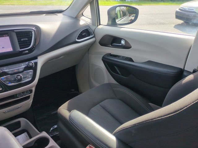 Used 2023 Chrysler Voyager LX FWD image 16
