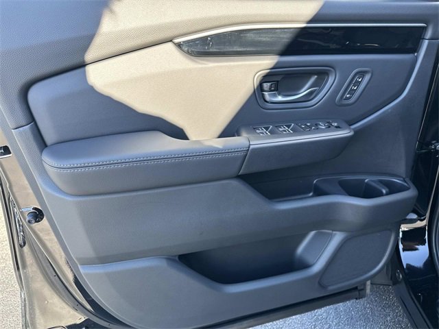 New 2025 Honda Pilot Touring image 18