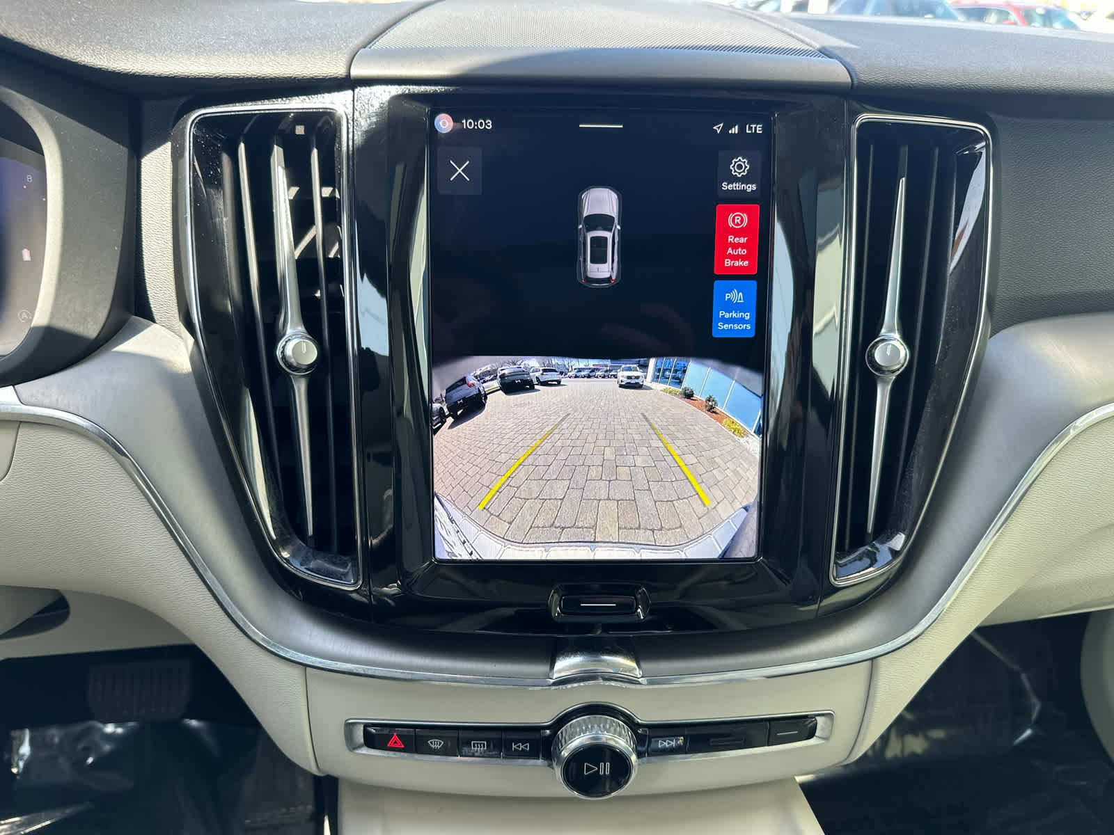 Certified 2024 Volvo XC60 B5 Core AWD/4WD image 18