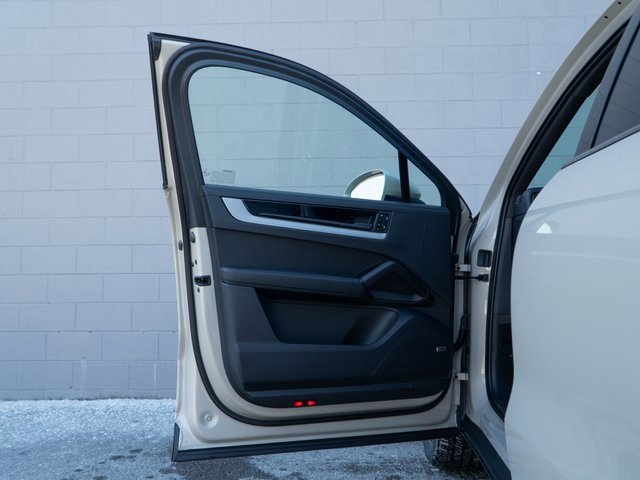 New 2026 Porsche Cayenne S image 15