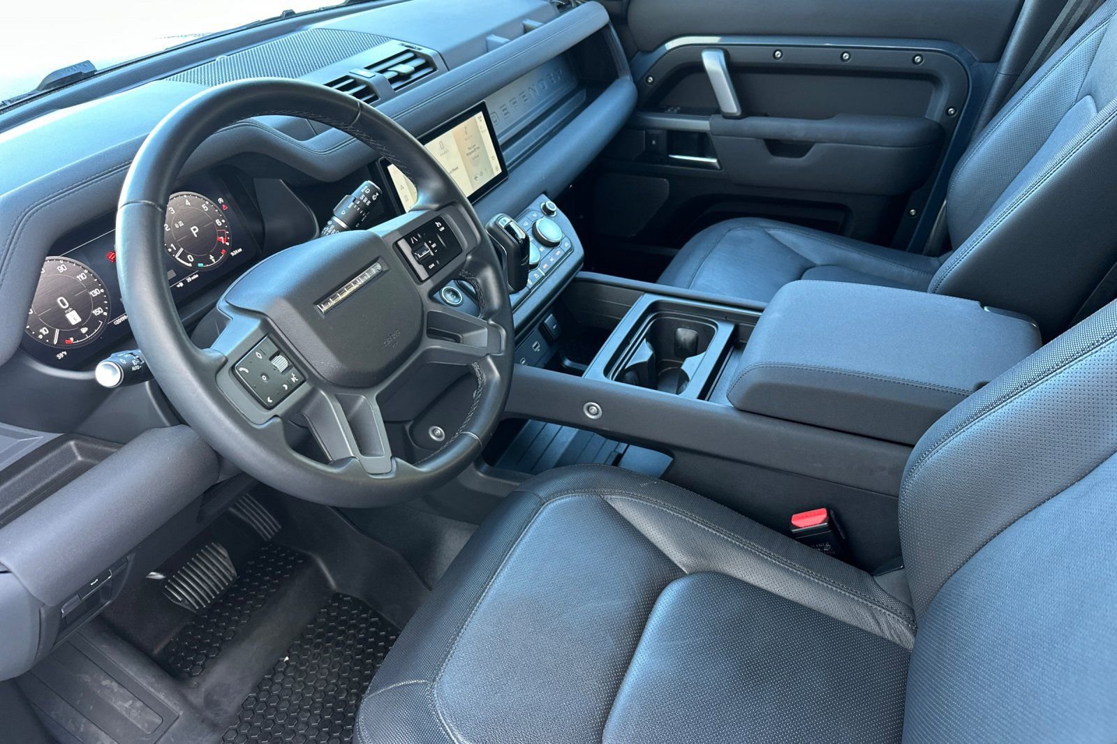 Used 2023 Land Rover Defender 110 X-Dynamic SE image 11