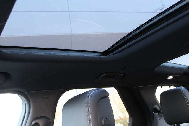 Used 2025 Land Rover Discovery Dynamic SE image 23