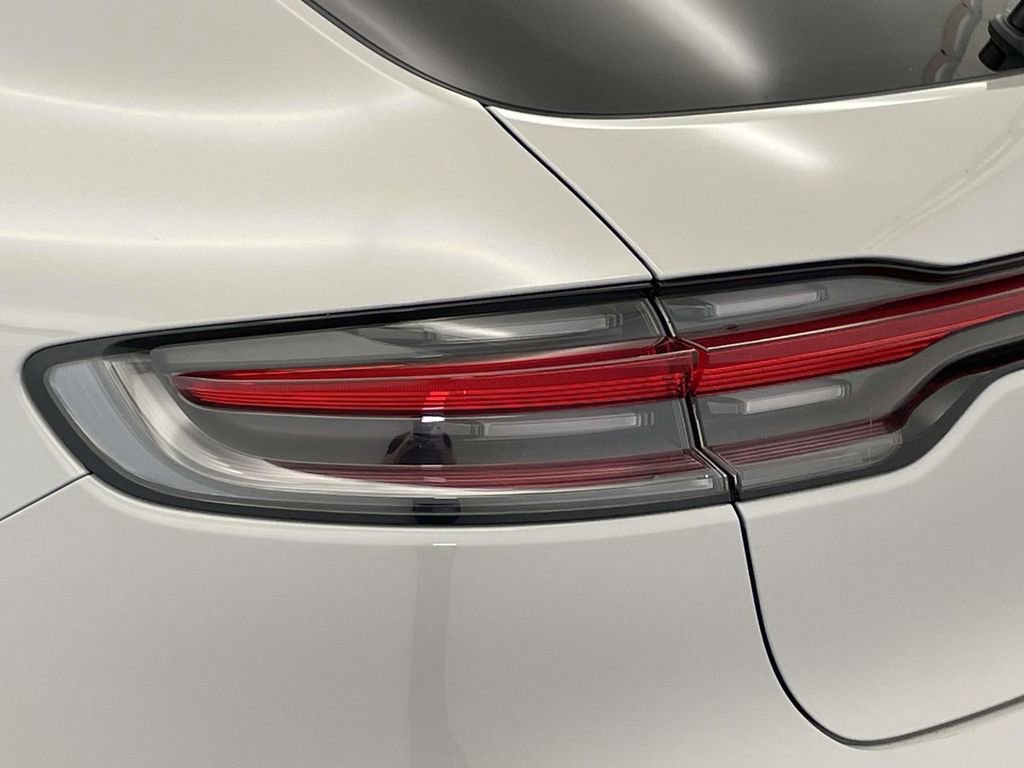 Certified 2023 Porsche Macan image 16