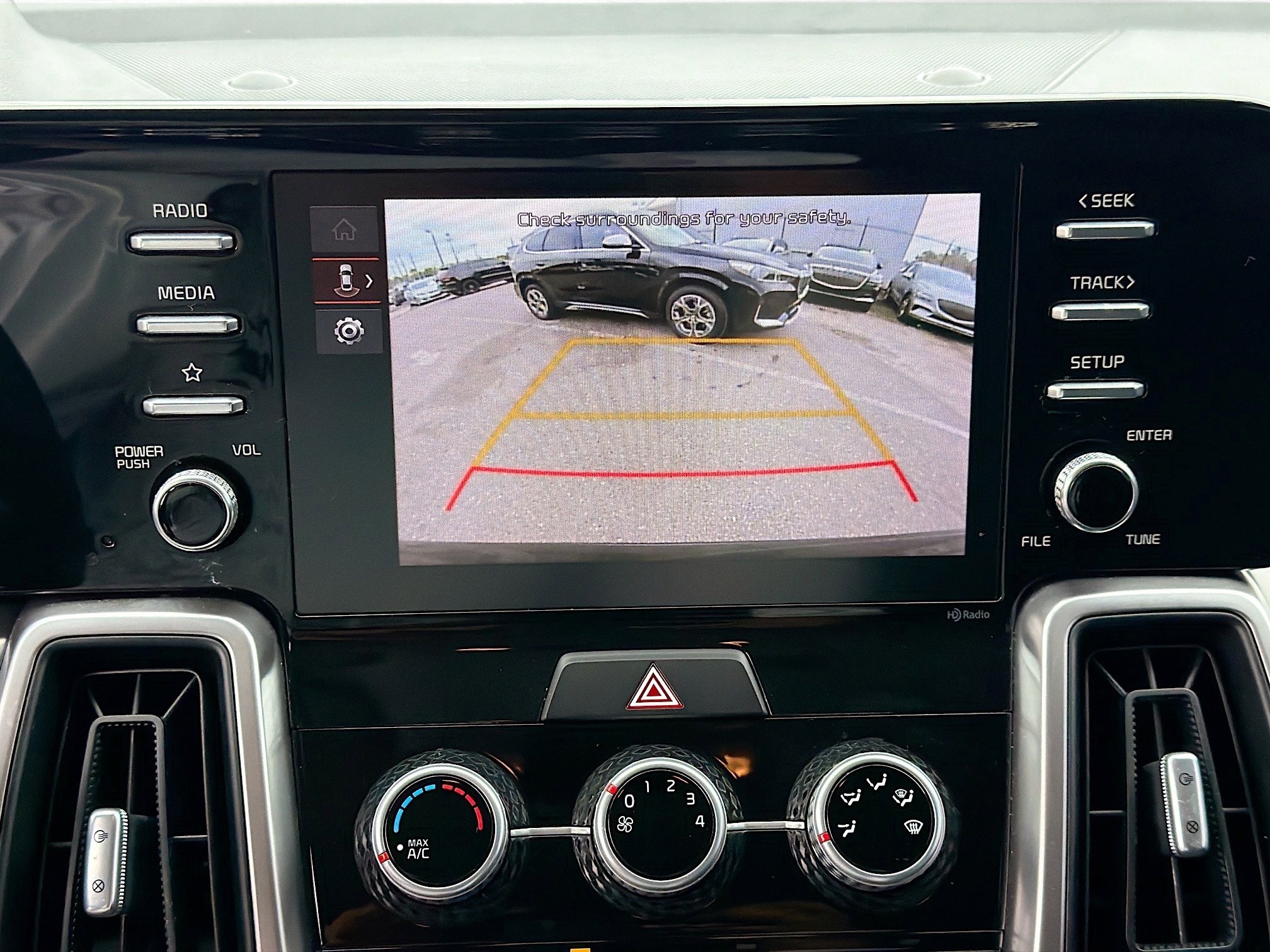 Used 2023 Kia Sorento LX image 31