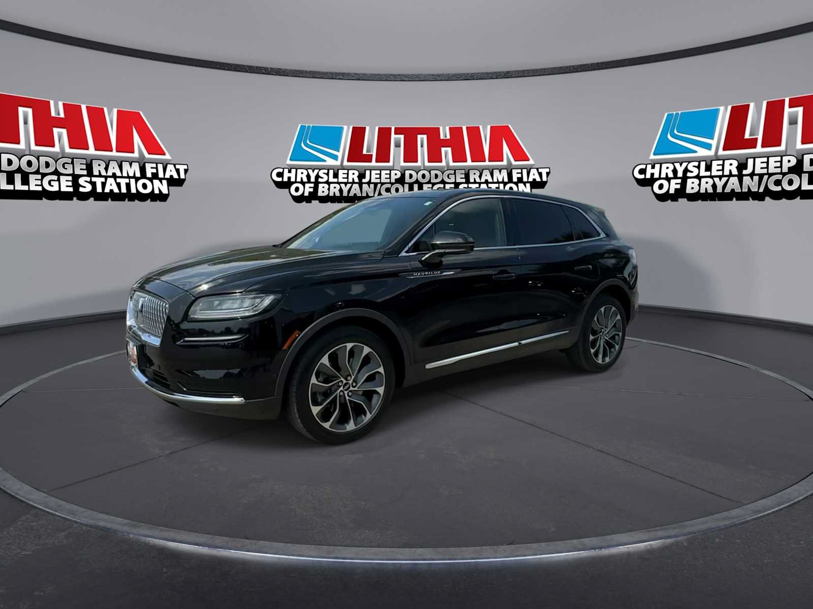 Used 2023 Lincoln Nautilus Reserve w/ Equipment Group 201A AWD/4WD image 4