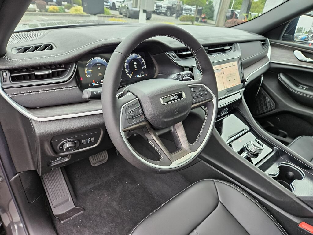New 2026 Jeep Grand Cherokee L Limited w/ Limited Altitude Package AWD/4WD image 18