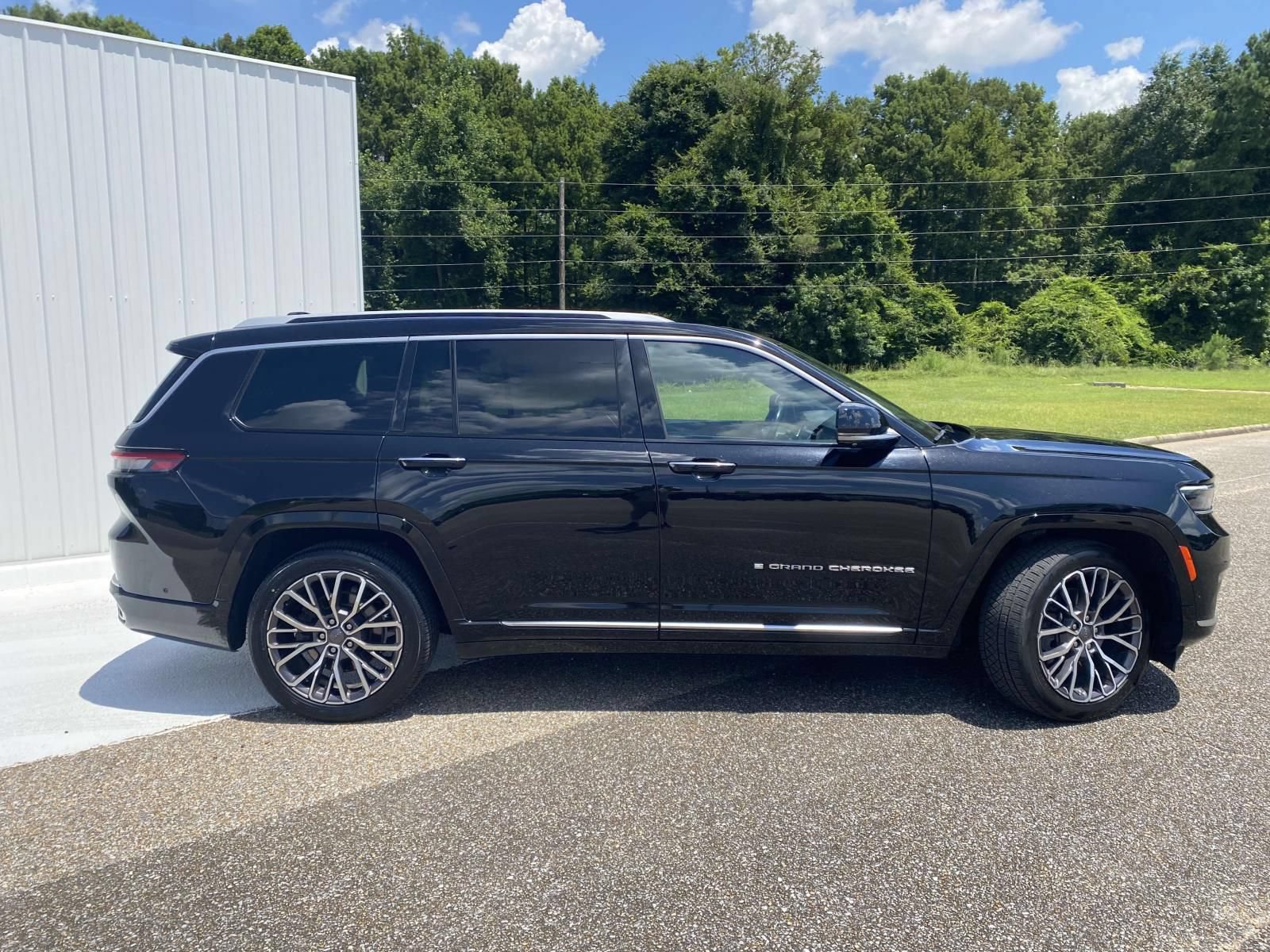 Used 2021 Jeep Grand Cherokee L Summit AWD/4WD image 8
