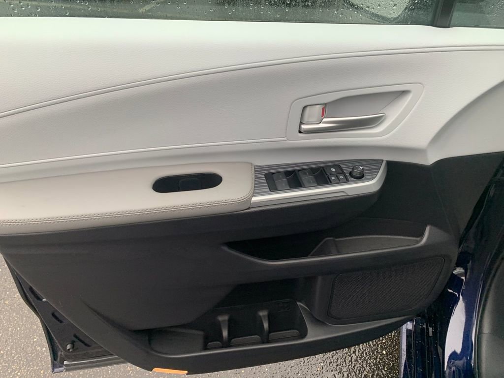New 2026 Toyota Sienna XLE image 11
