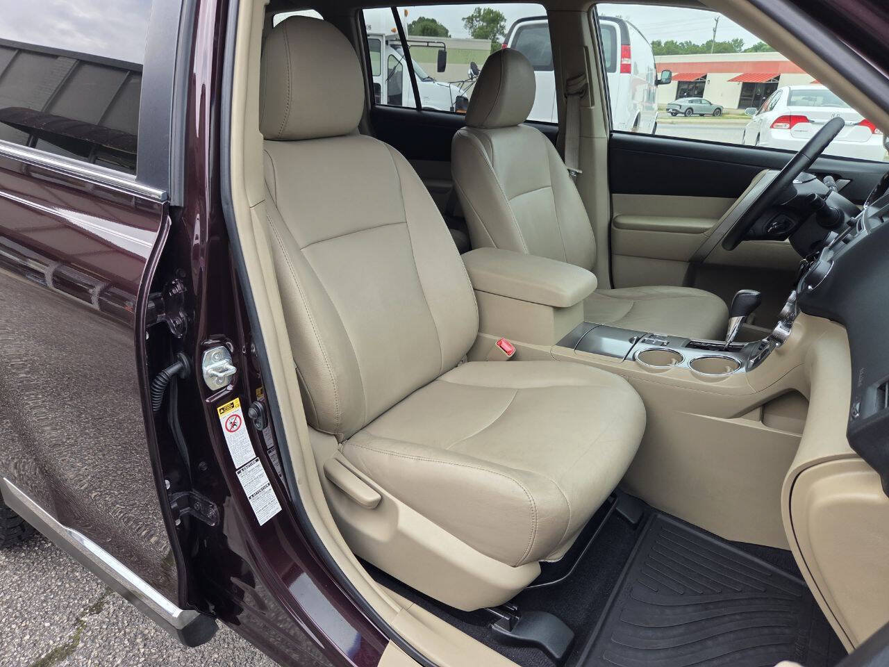 Used 2013 Toyota Highlander SE AWD/4WD image 11