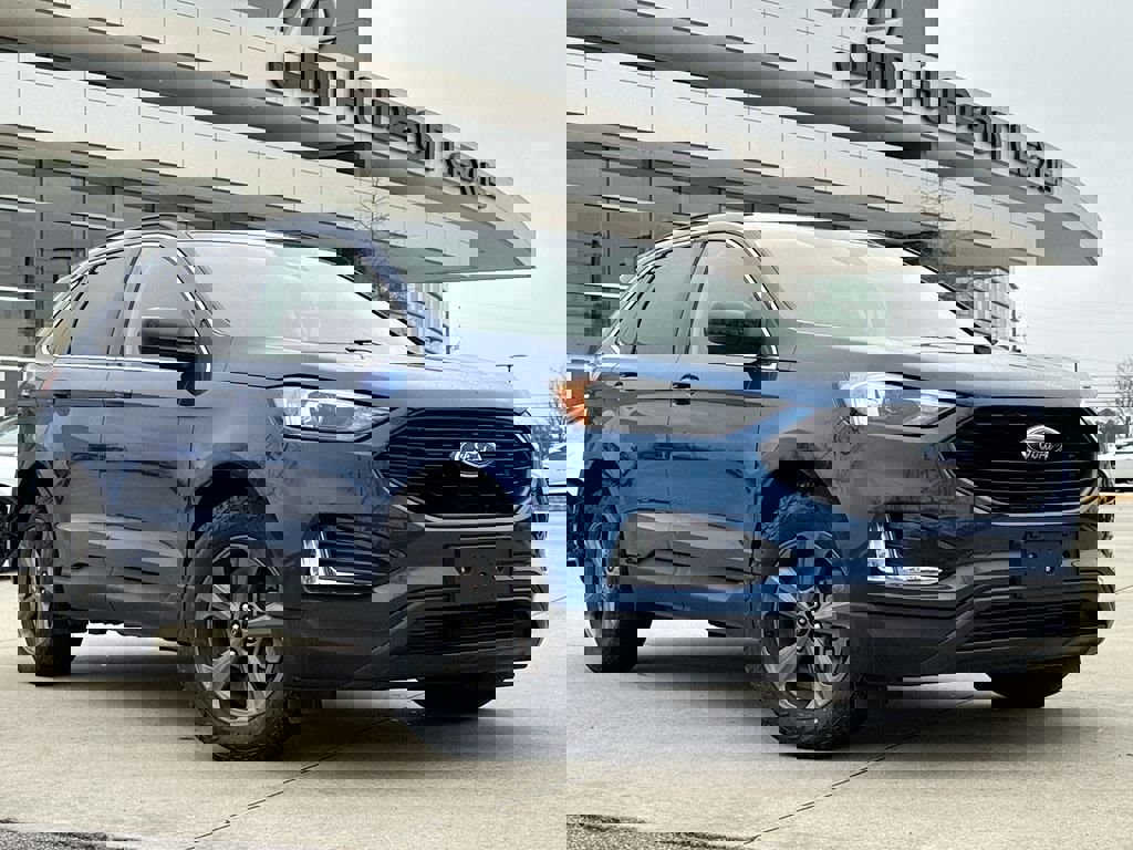 Used 2022 Ford Edge SEL w/ Sport Appearance Package image 2