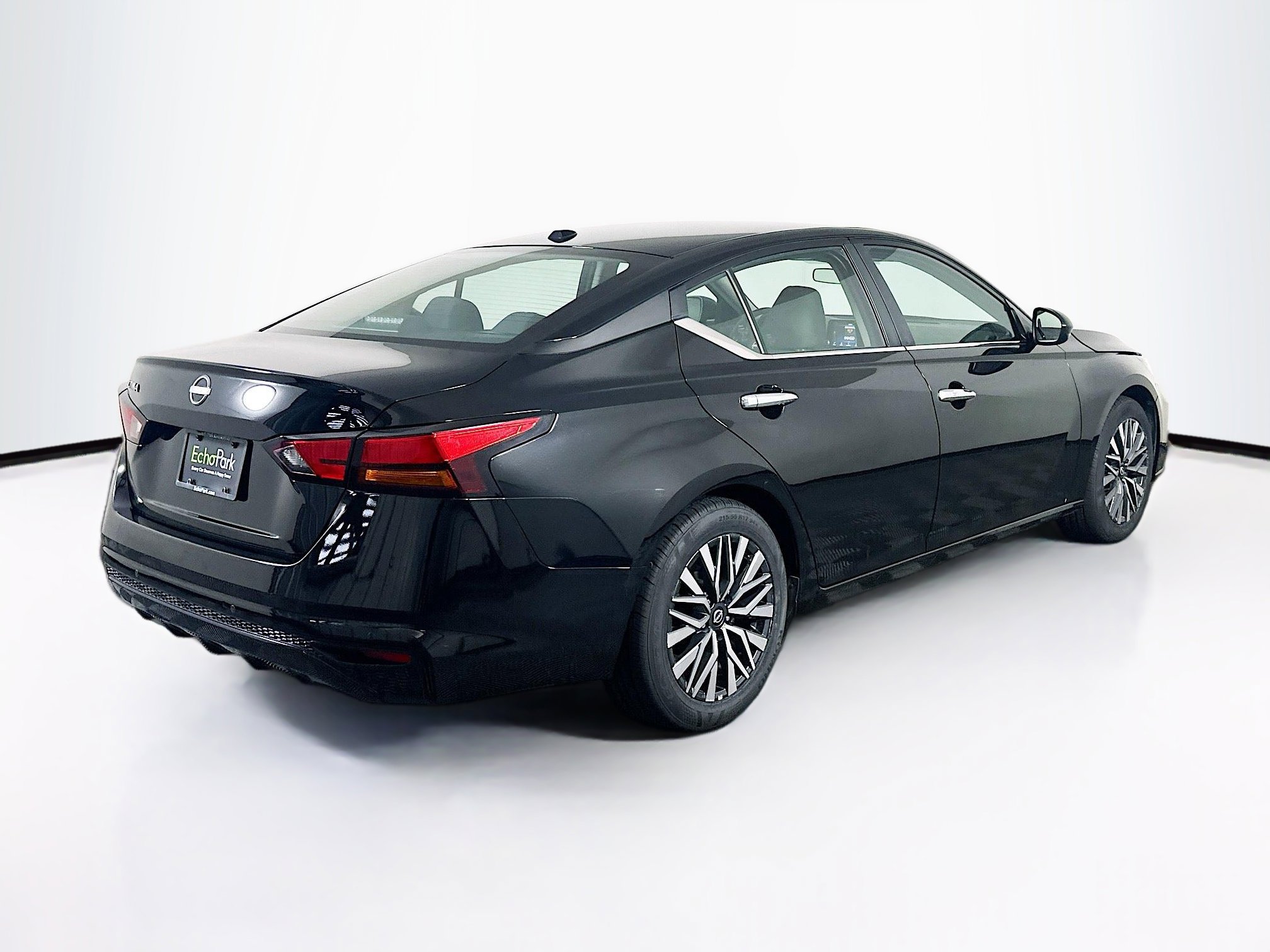Used 2025 Nissan Altima 2.5 SV image 9