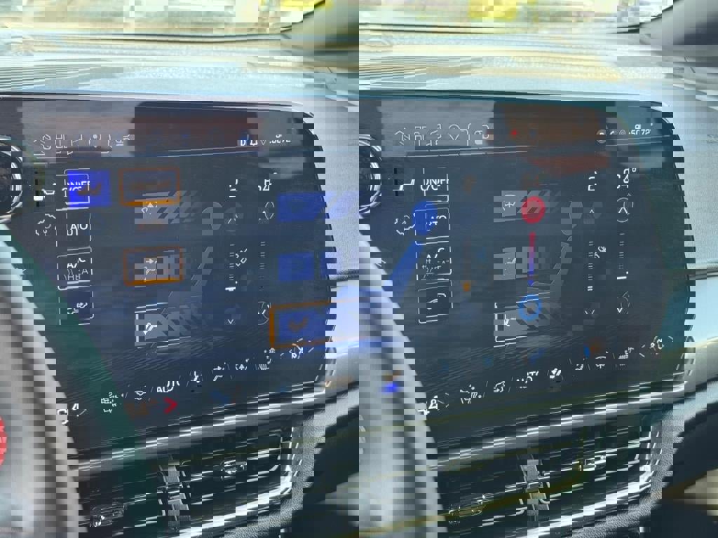 Used 2024 Chevrolet Equinox EV RS image 10