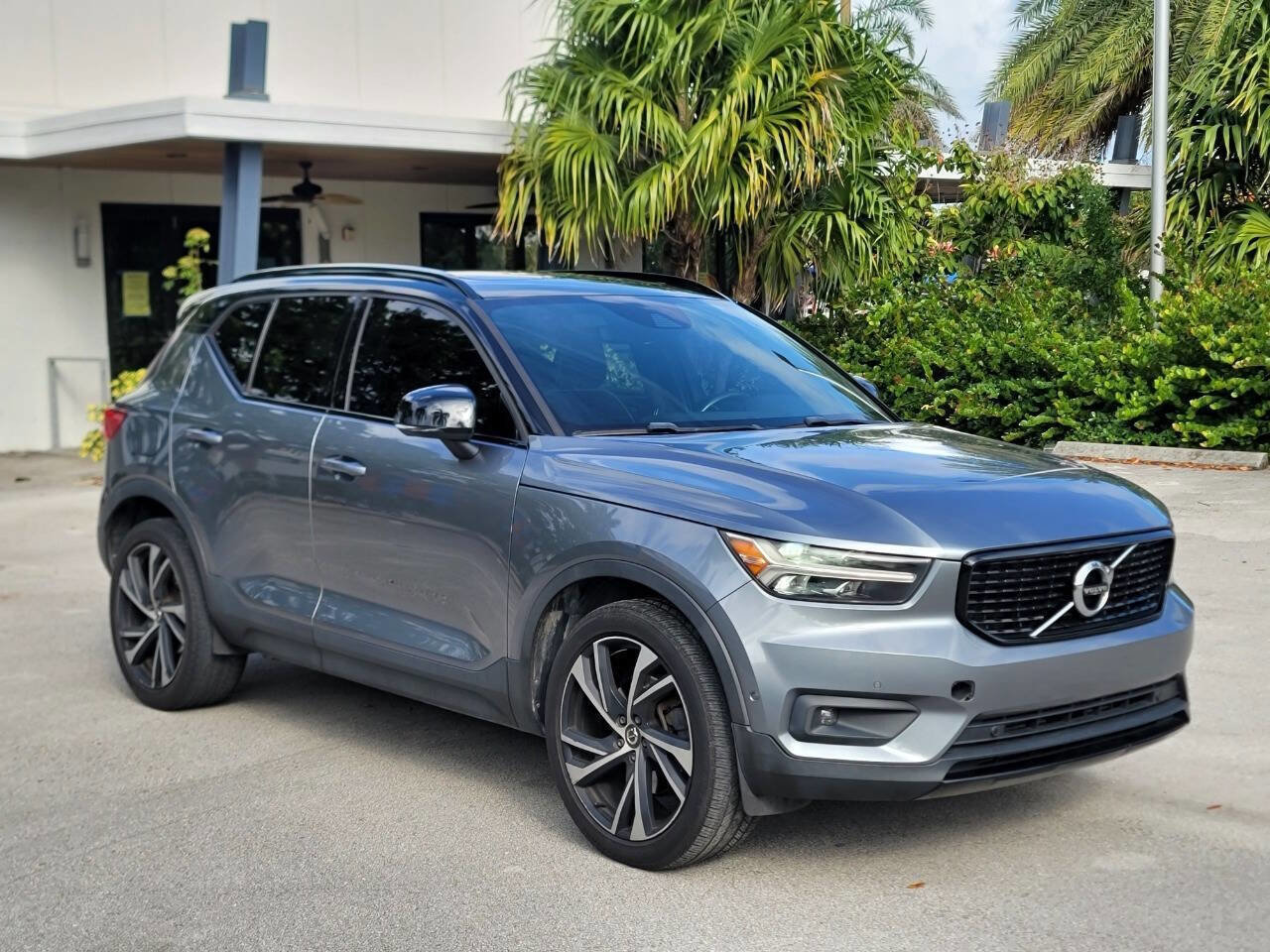 Used 2019 Volvo XC40 T5 R-Design image 5