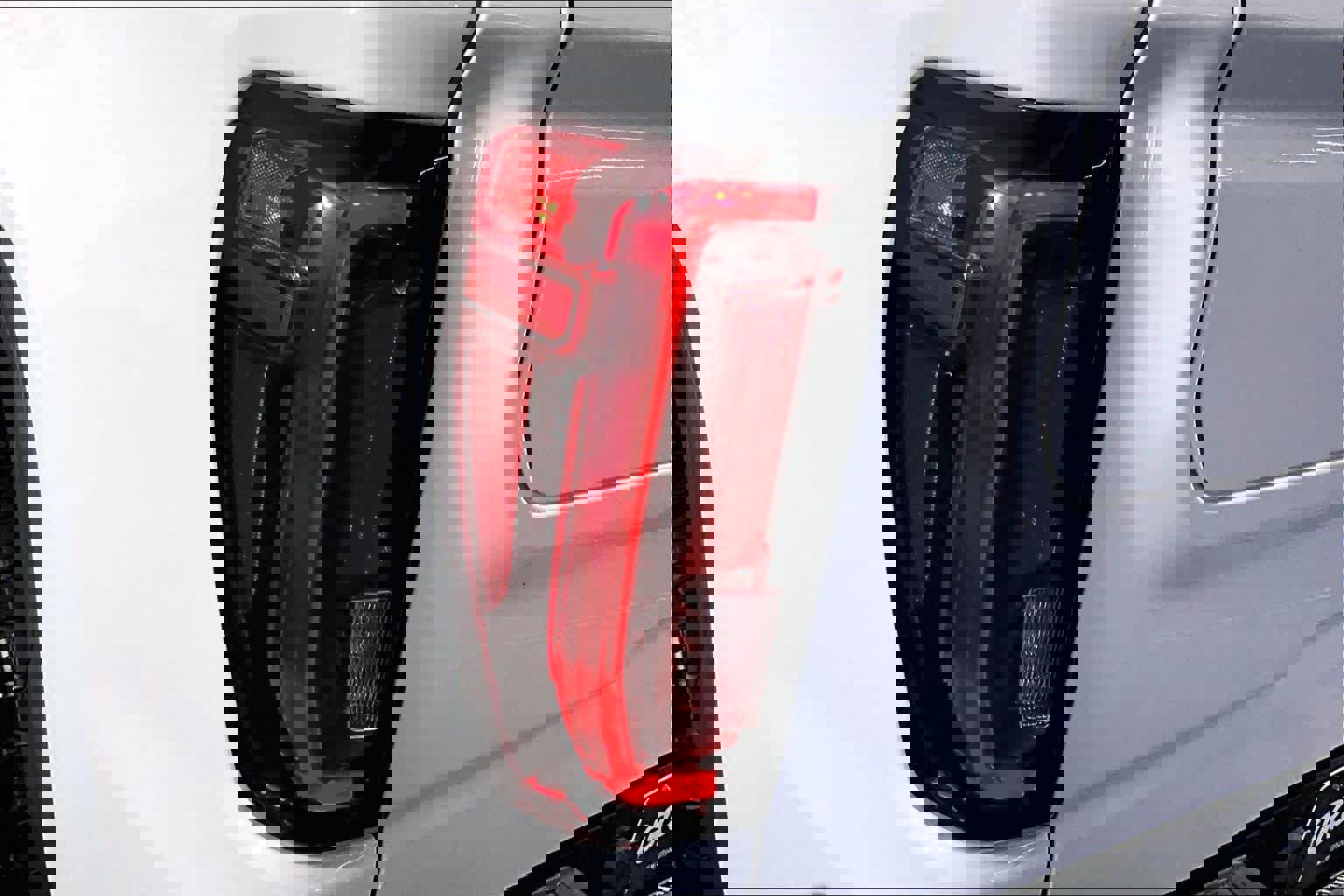 Used 2020 GMC Sierra 1500 SLT image 38