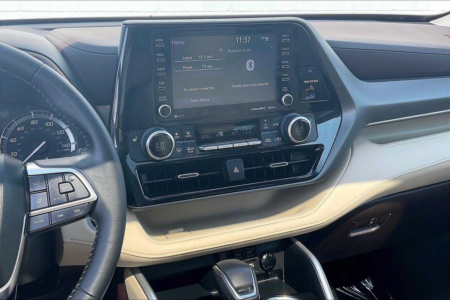 Used 2021 Toyota Highlander XLE AWD/4WD image 7