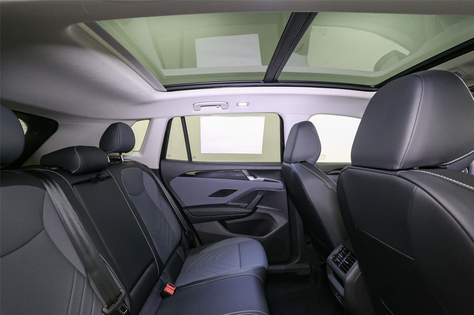 New 2026 Volkswagen Tiguan SE AWD/4WD image 18
