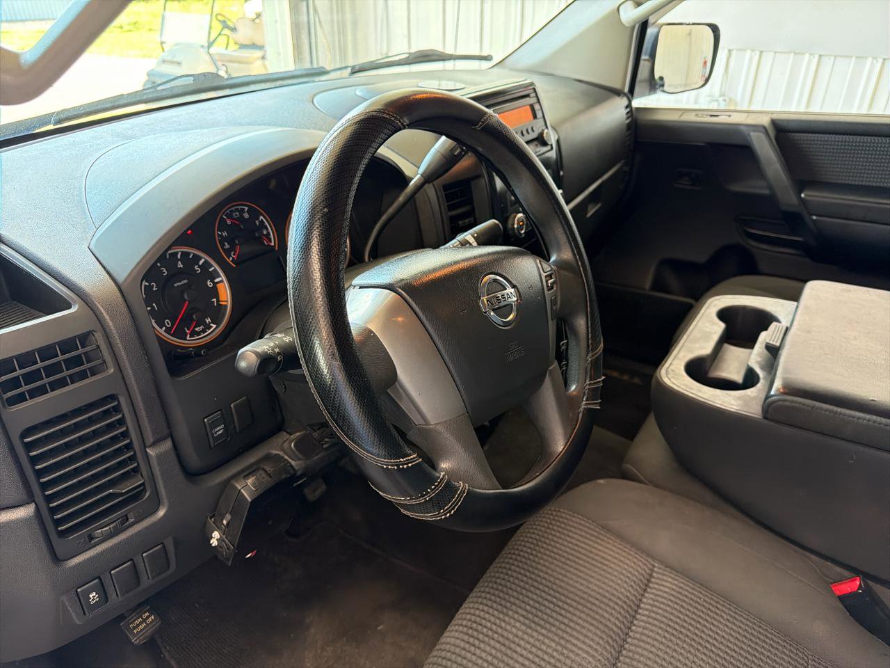 Used 2013 Nissan Titan SV AWD/4WD image 9