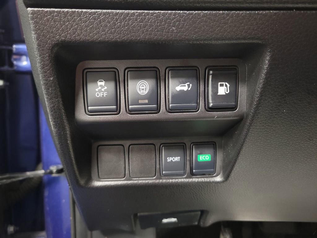 Used 2020 Nissan Rogue SV image 20