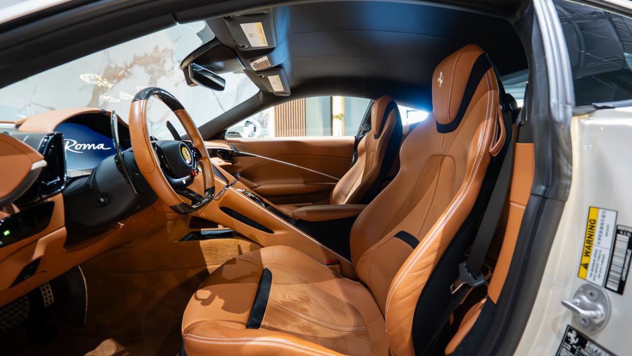 Used 2023 Ferrari Roma RWD image 9